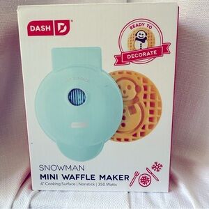 NEW in Box! Dash Snowman Mini Waffle Maker Ready for Holiday Gift